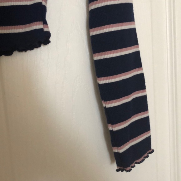 Stripped Crop Top - Picture 5 of 6